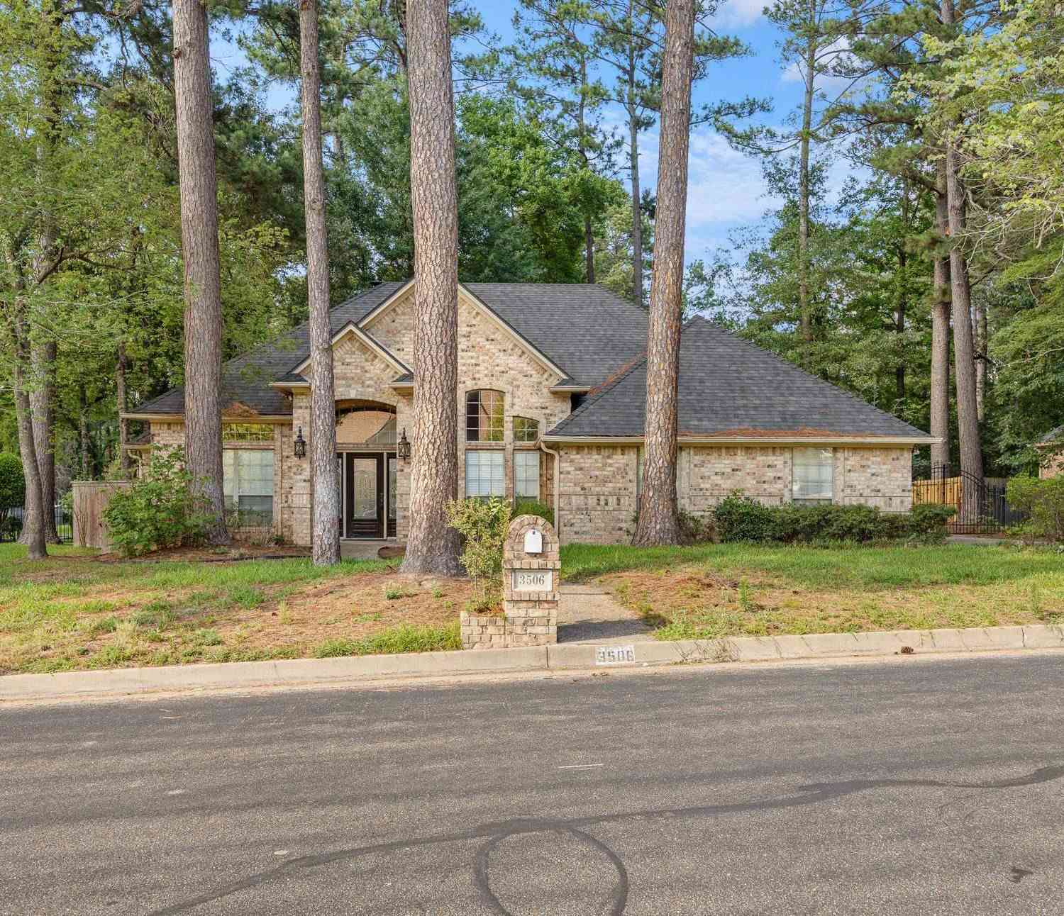 Homes For Sale - 3506 Woods Blvd<br/> Smith County, Tyler, TX 75707