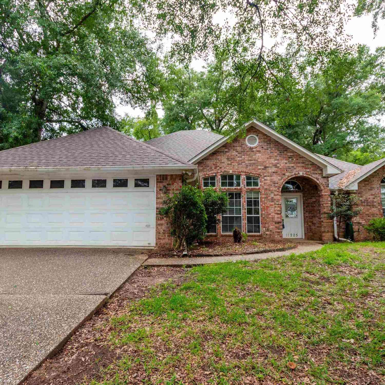 Homes For Sale - 11225 Chasewood Dr<br/> Tyler, TX 75703