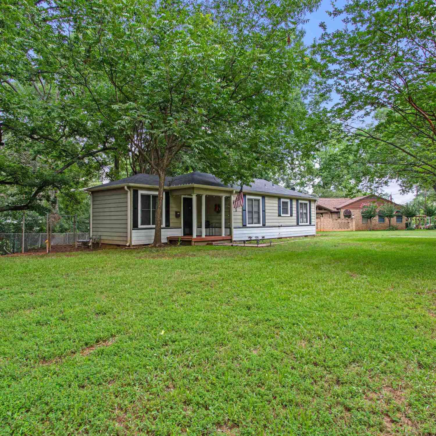 Homes For Sale - 921 W Ellis Dr.<br/> Tyler, TX 75701