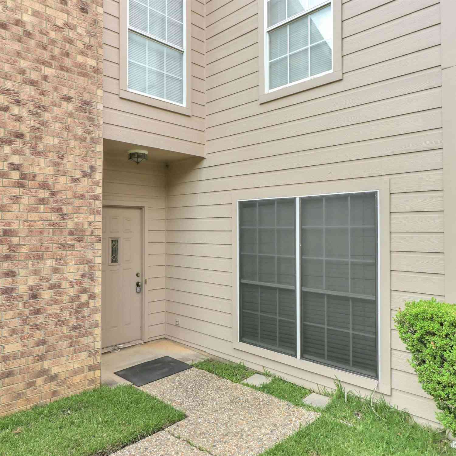 Townhouse For Sale - 2006 Villa Dr<br/> Tyler, TX 75703
