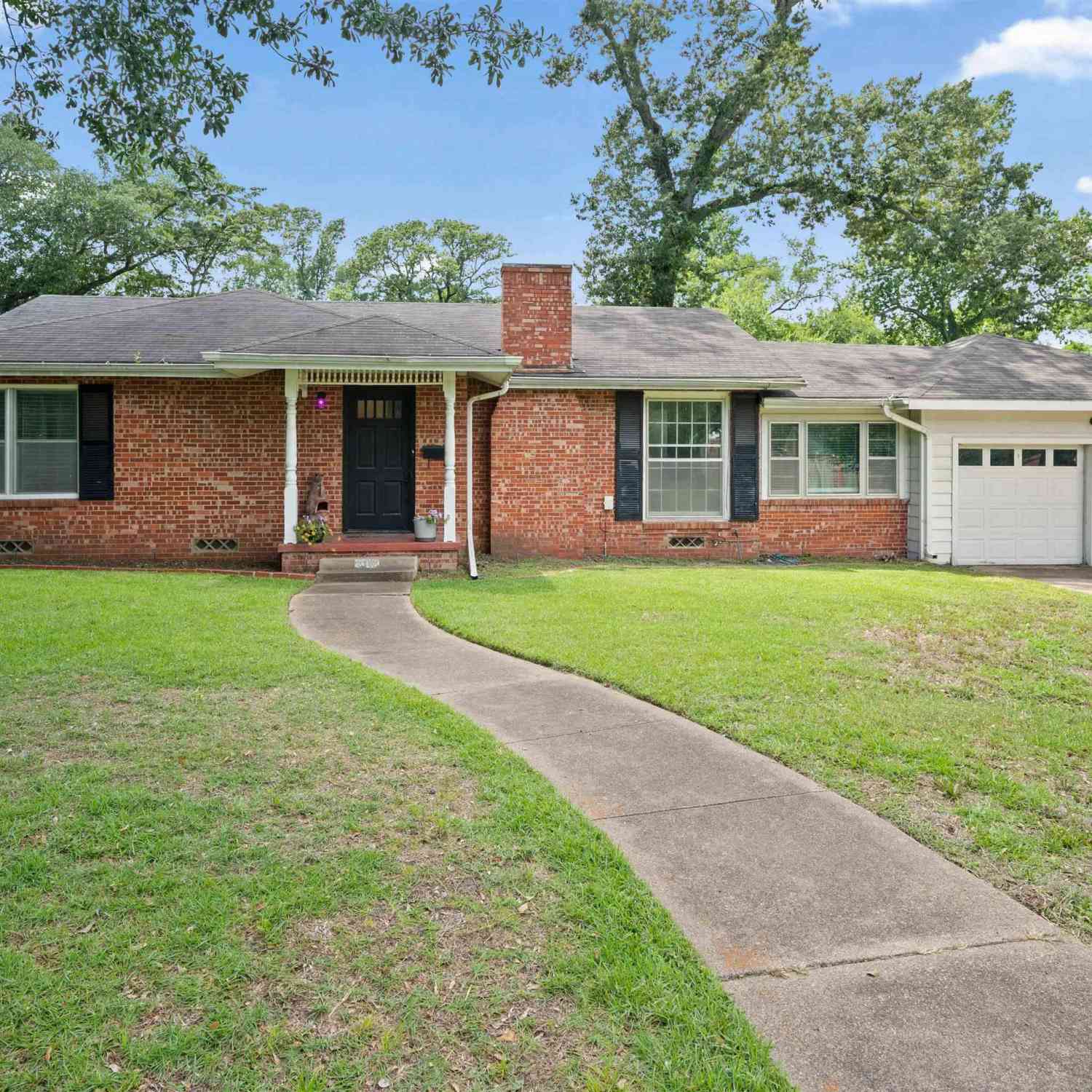 Homes For Sale - 2717 Crestview<br/> Tyler, TX 75701