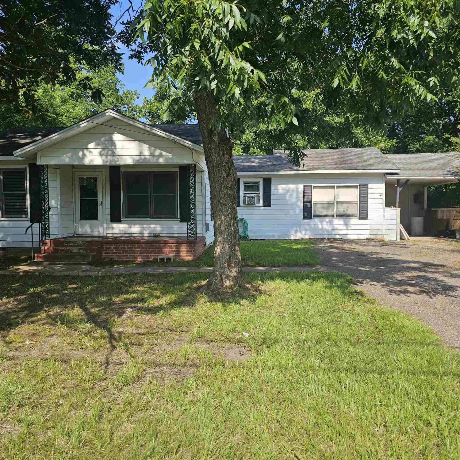 Homes For Sale - 2000 Laura Lee<br/> Kilgore, TX 75662