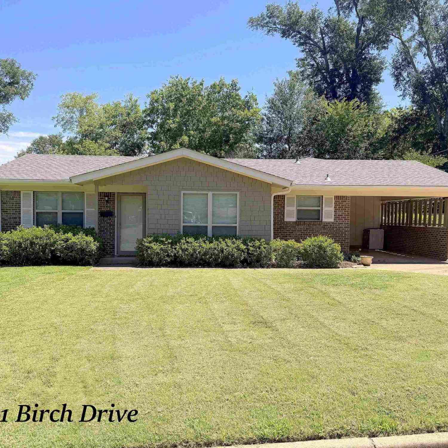Homes For Sale - 2301 Birch Dr.<br/> Tyler, TX 75701