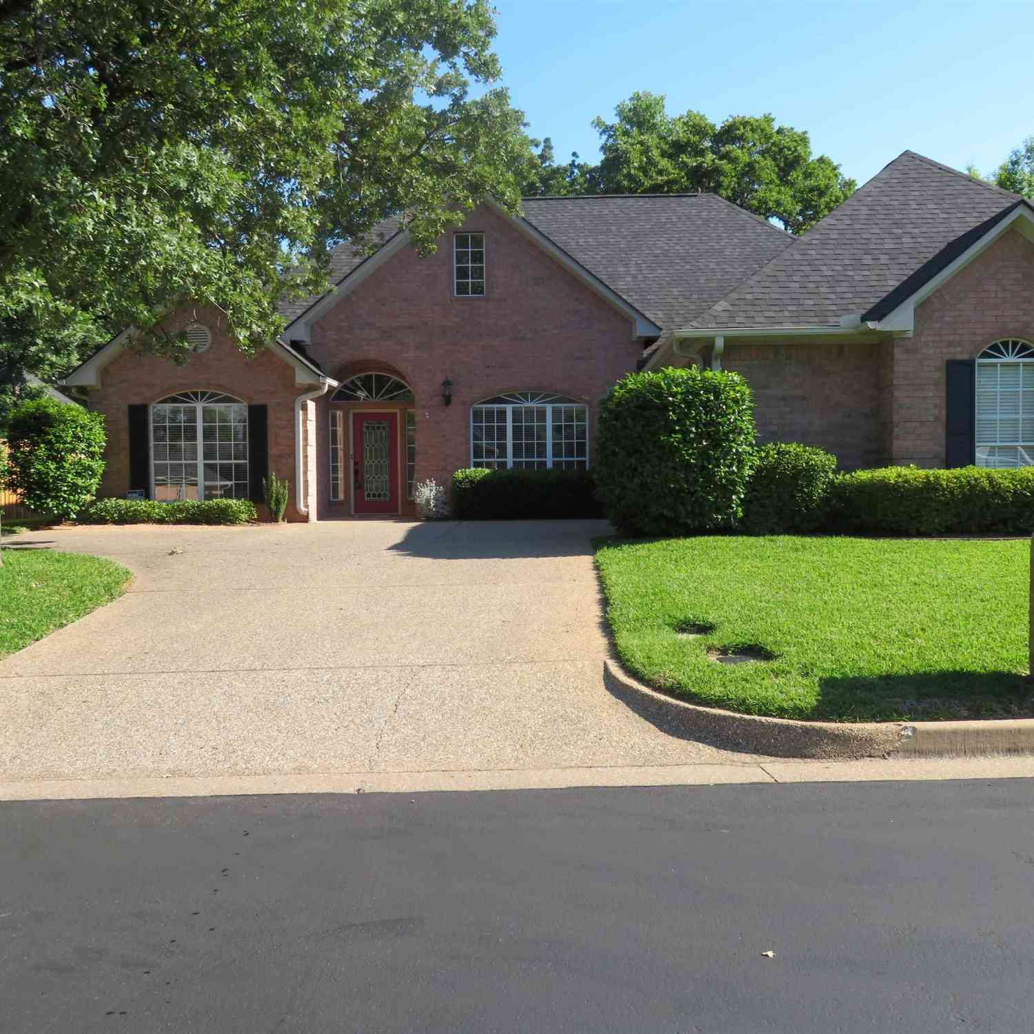 Homes For Sale - 2908 Plymouth<br/> Tyler, TX 75707