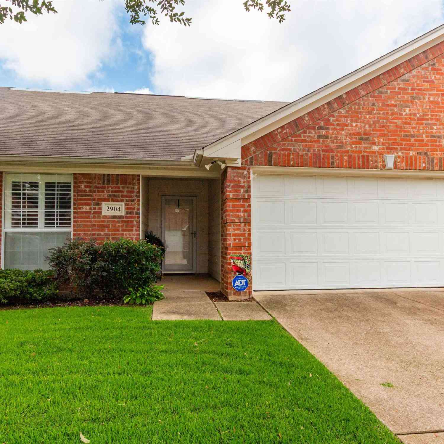 Condo For Sale - 5401 Hollytree Dr #2904<br/> Tyler, TX 75703