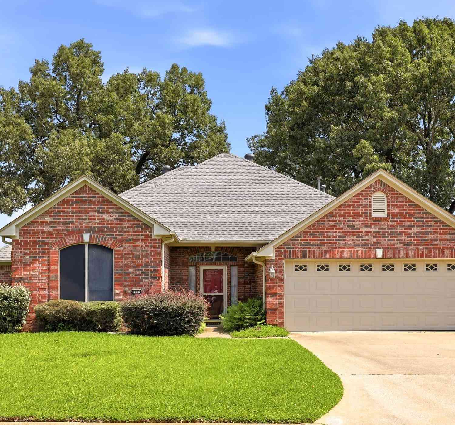 Homes For Sale - 3105 Rouncival Dr.<br/> Gregg County, Longview, TX 75605