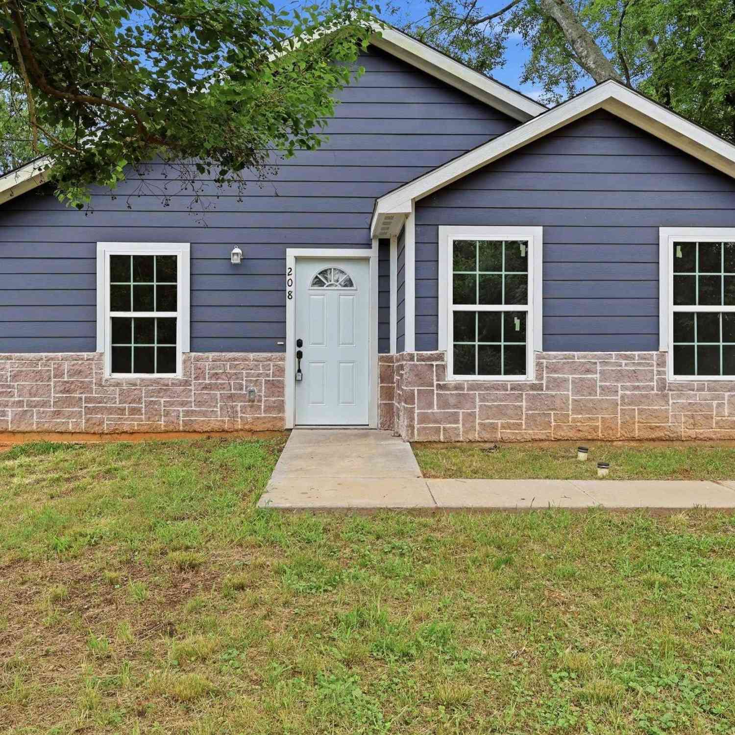 Homes For Sale - 208 Lenox Street<br/> Camp County, Pittsburg, TX 75686