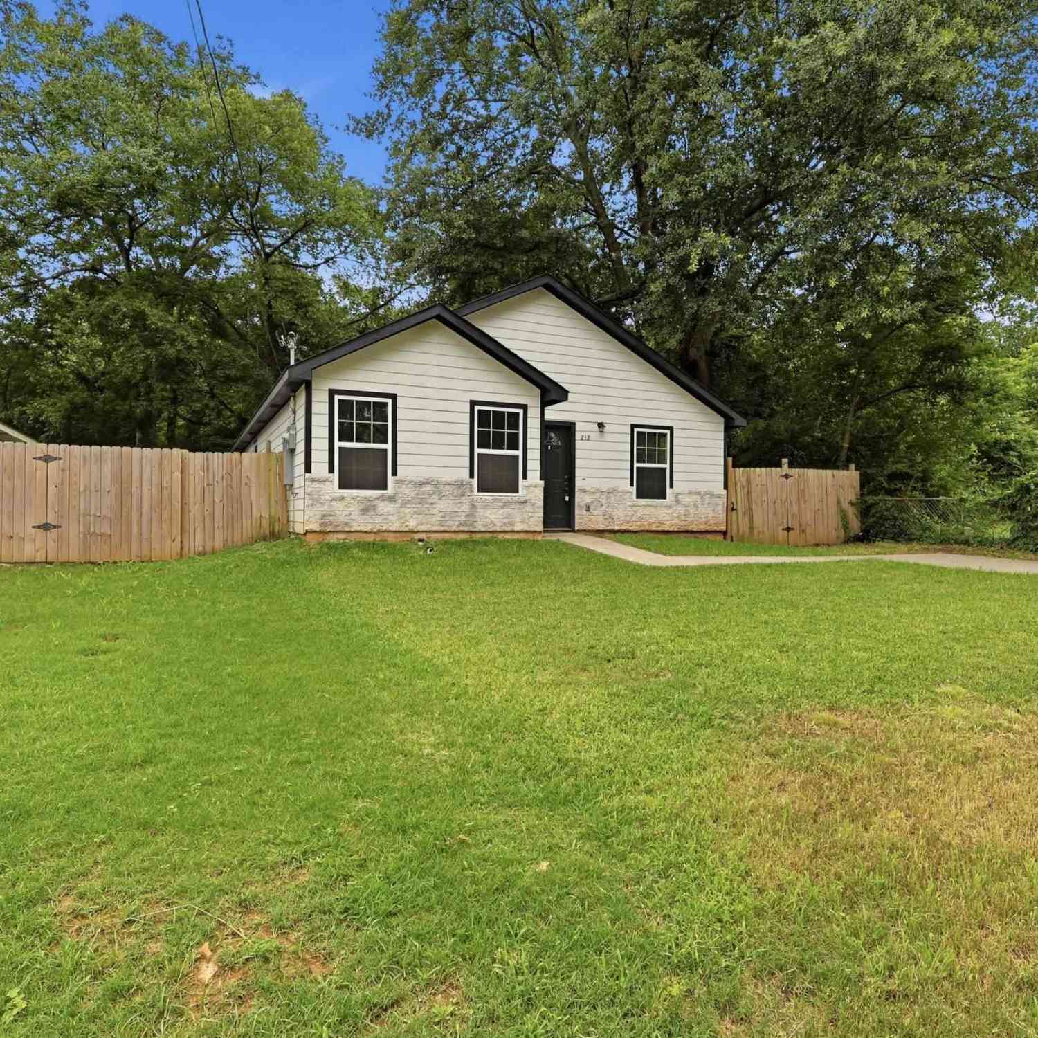 Homes For Sale - 212 Lenox Street<br/> Camp County, Pittsburg, TX 75686
