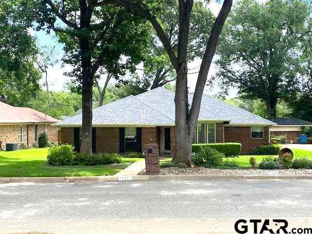 Homes For Sale - 1117 Hillside Drive<br/> Henderson County, Athens, TX 75751