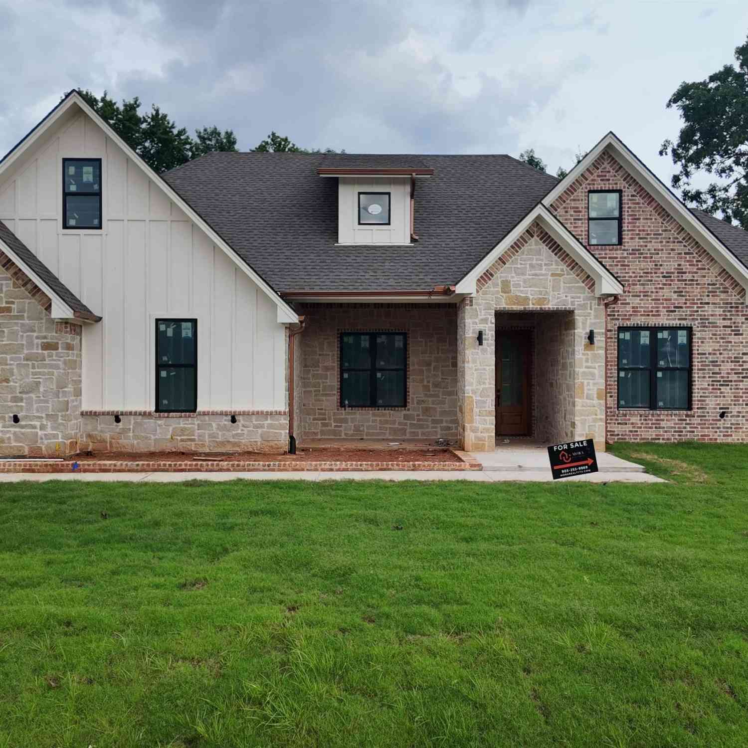 Homes For Sale - 13920 Cedar Hill Ln<br/> Smith County, Tyler, TX 75704