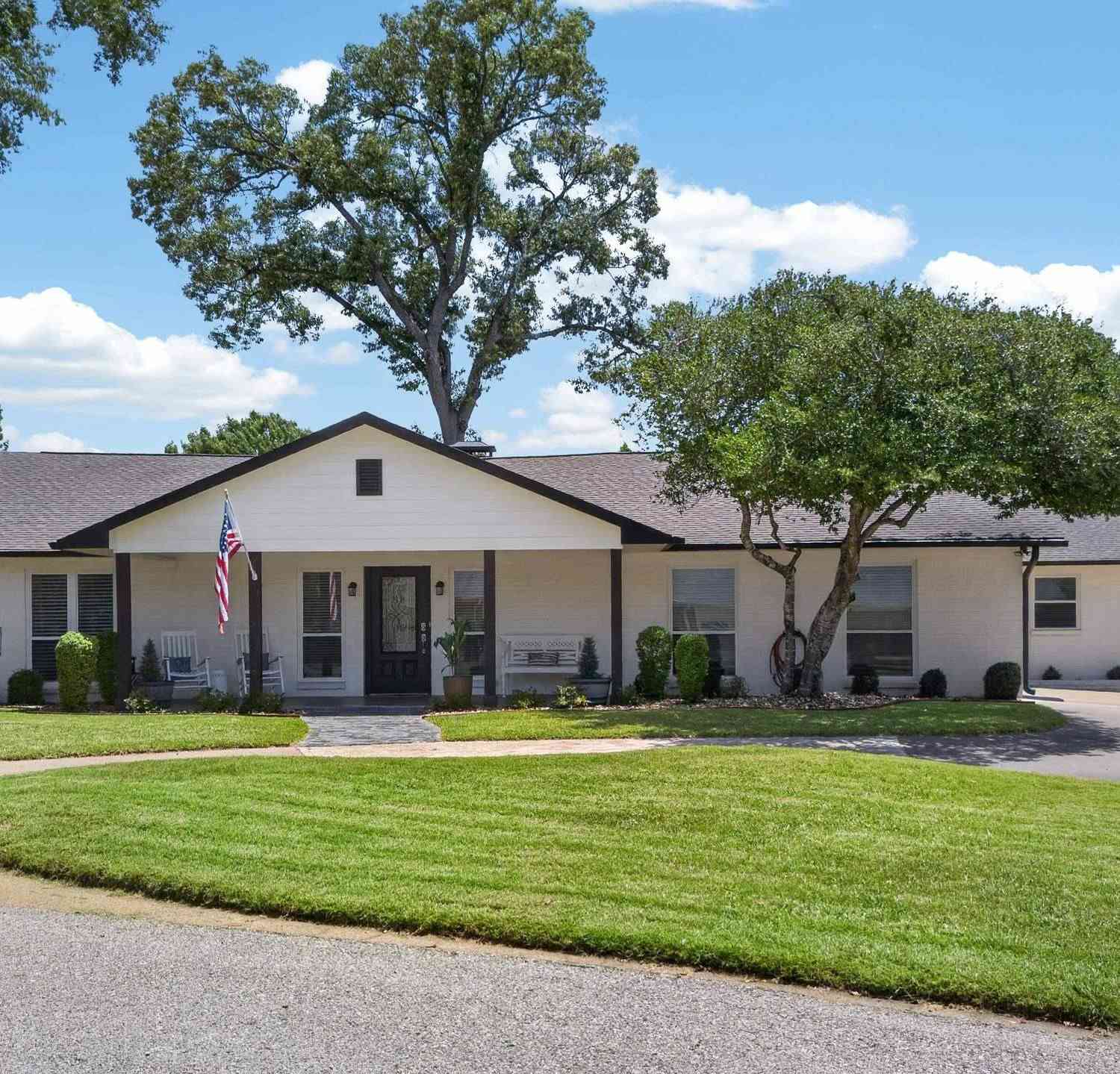 Homes For Sale - 102 Monticello Ln<br/> Smith County, Bullard, TX 75757