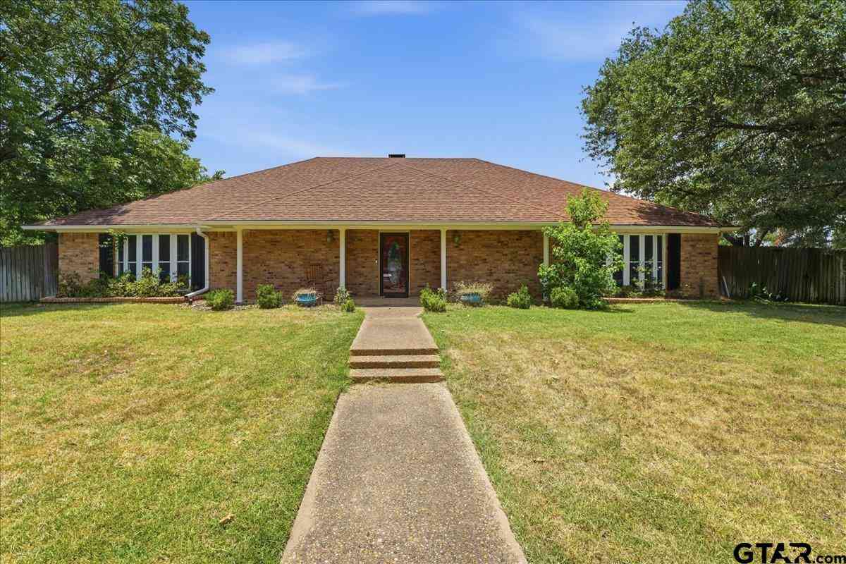 Homes For Sale - 130 Mulberry<br/> Van, TX 75790