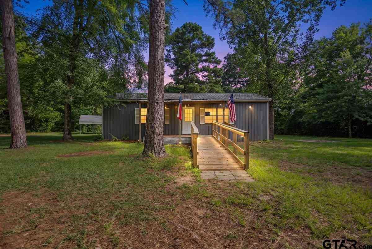 Mobile Home For Sale - 562 County Road 4204<br/> Jacksonville, TX 75766