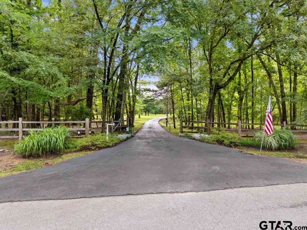 Homes For Sale - 4930 W Twin Lakes Drive<br/> Smith County, Tyler, TX 75704