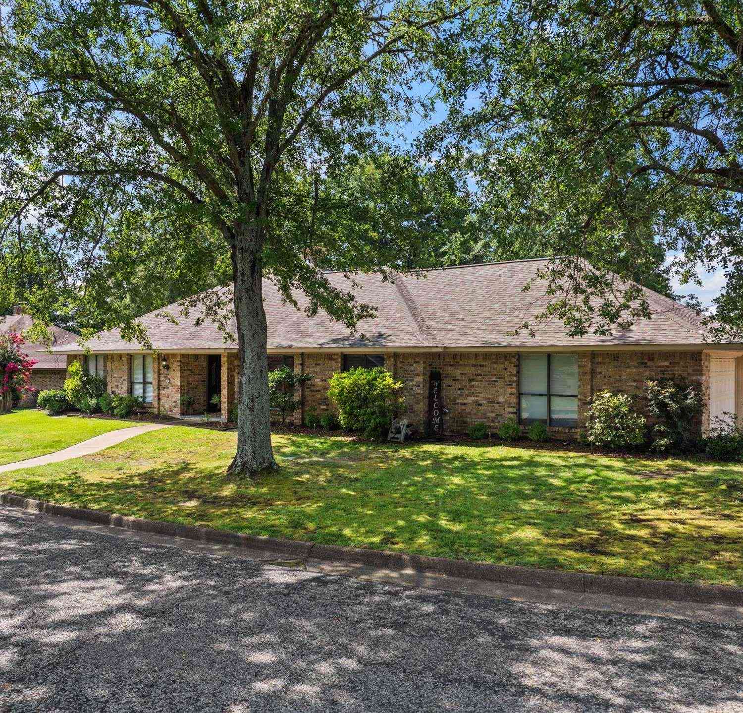 Homes For Sale - 1801 N Fairway<br/> Mount Pleasant, TX 75455