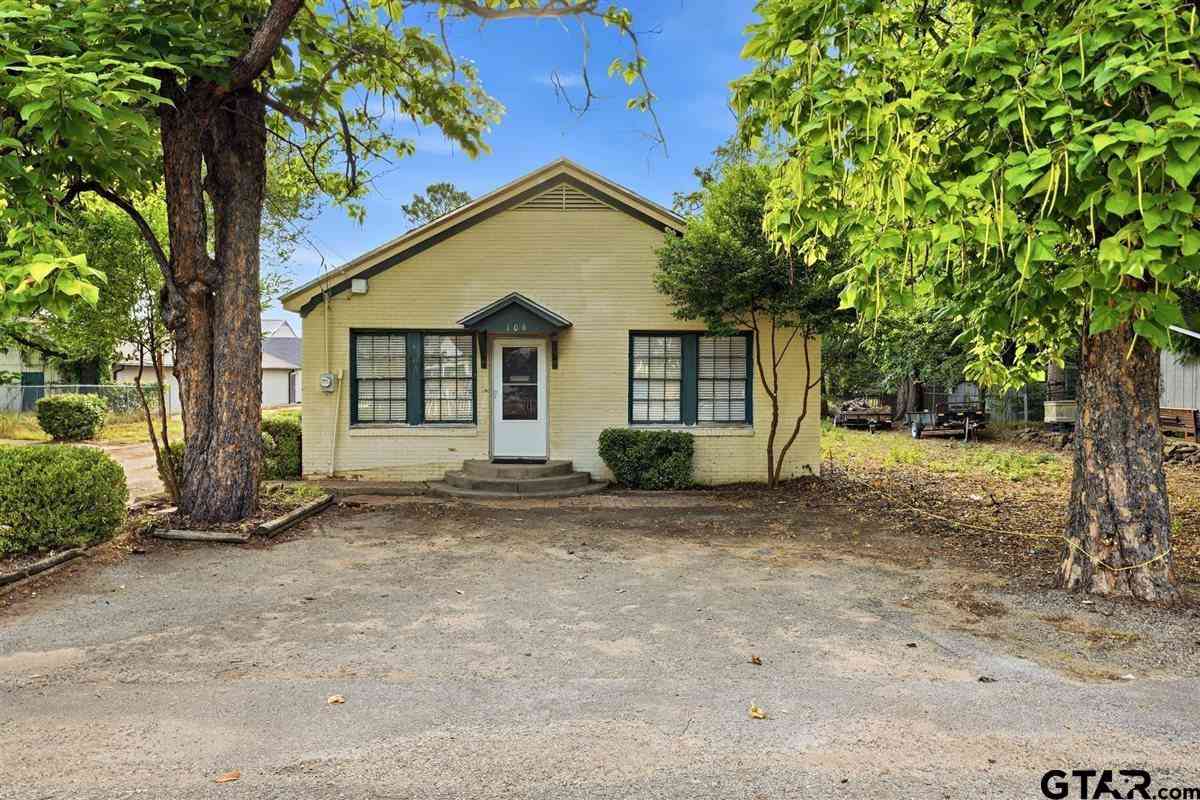 Homes For Sale - 106 S College St<br/> Smith County, Lindale, TX 75771