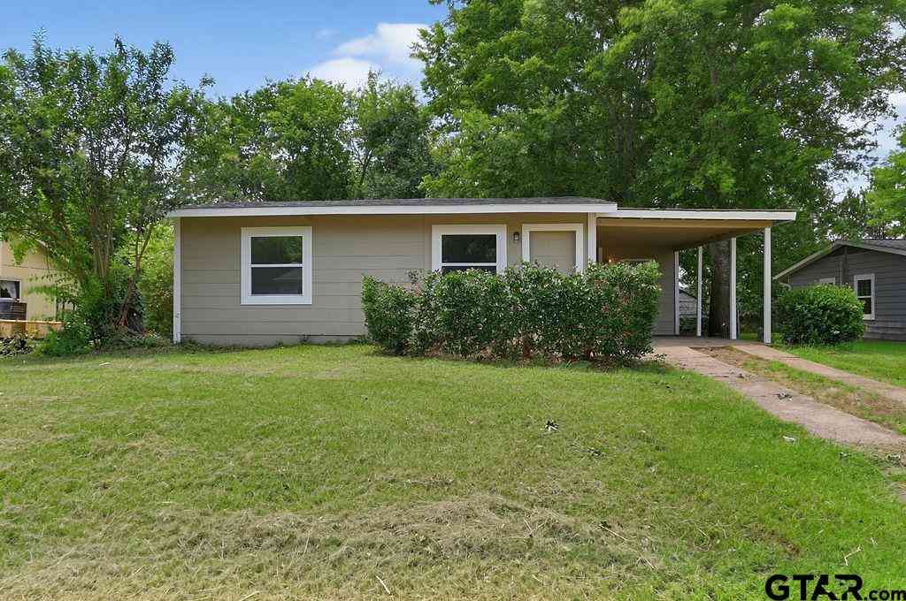 Homes For Sale - 327 Randolph St<br/> Lone Star, TX 75668