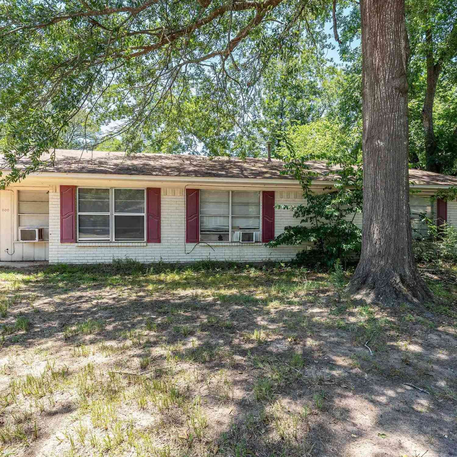 Homes For Sale - 500 W Myrtle St<br/> Winnsboro, TX 75494