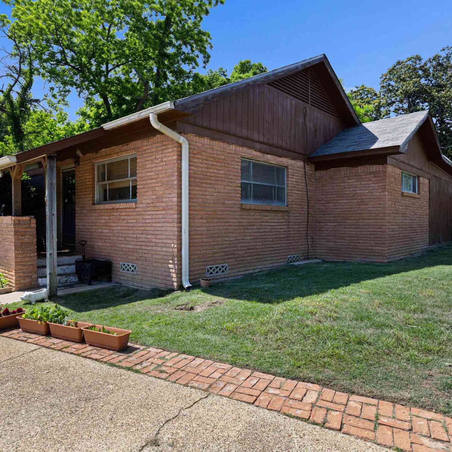 Homes For Sale - 500 W Marshall<br/> Gladewater, TX 75647