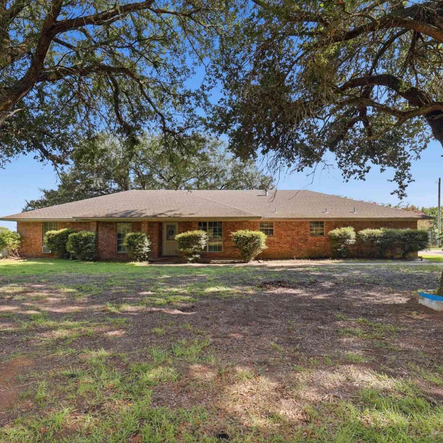 Homes For Sale - 328 Cr 1745<br/> Mount Pleasant, TX 75455