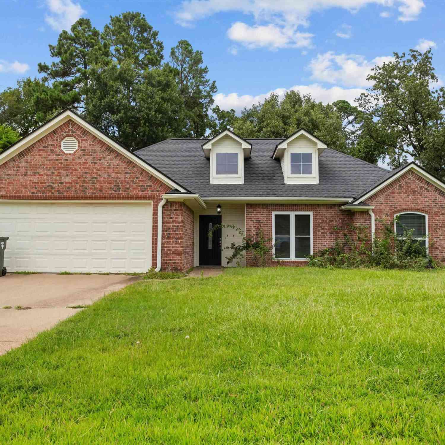 Homes For Sale - 3121 Vineyard Ave.<br/> Smith County, Tyler, TX 75701