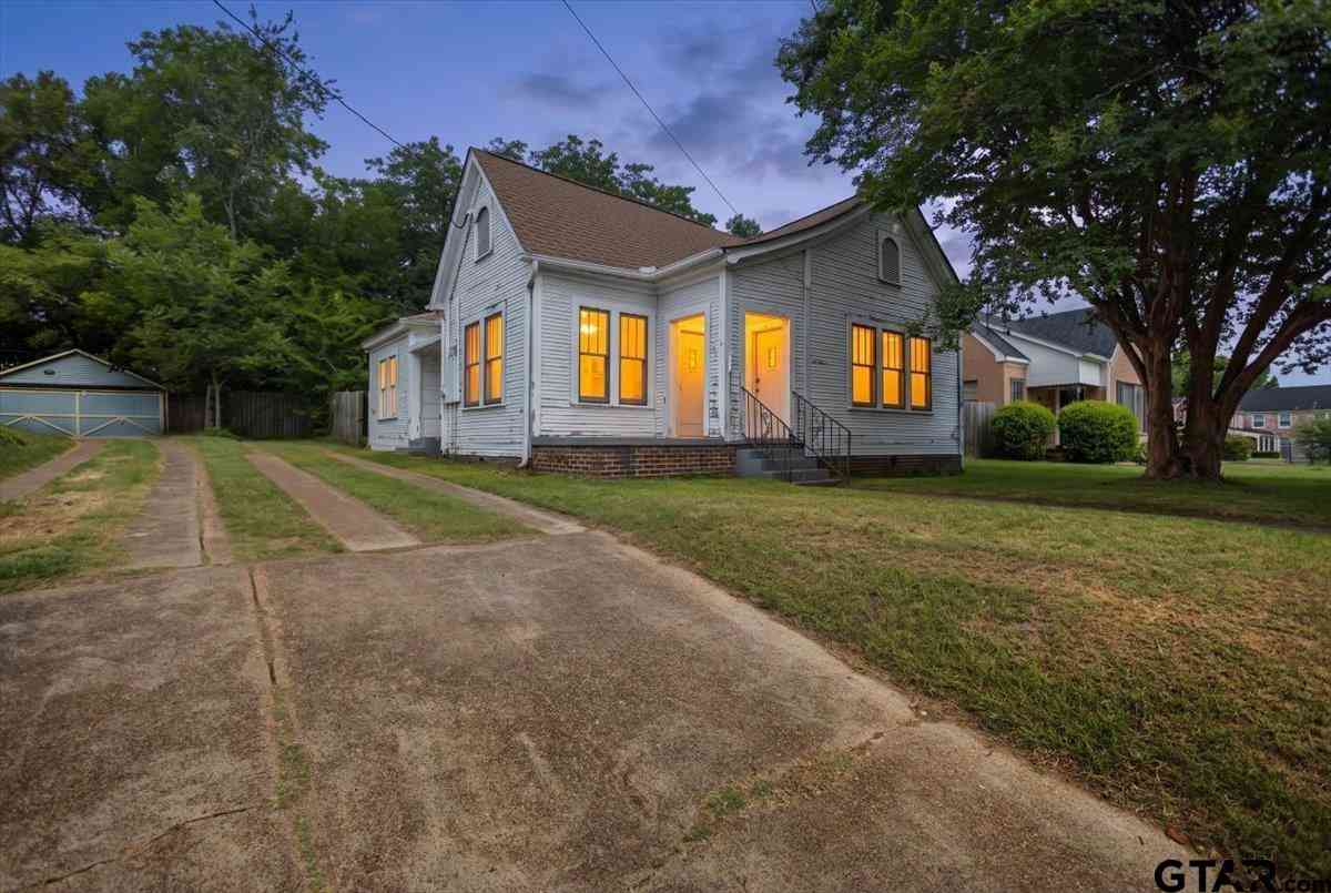 Homes For Sale - 817 Kennedy<br/> Smith County, Tyler, TX 75701