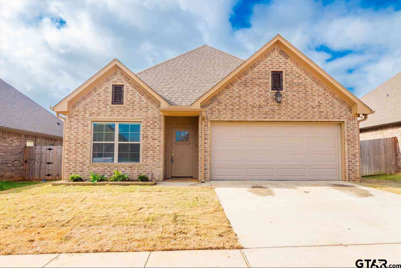 Homes For Sale - 822 Lindsey Lane<br/> Whitehouse, TX 75791