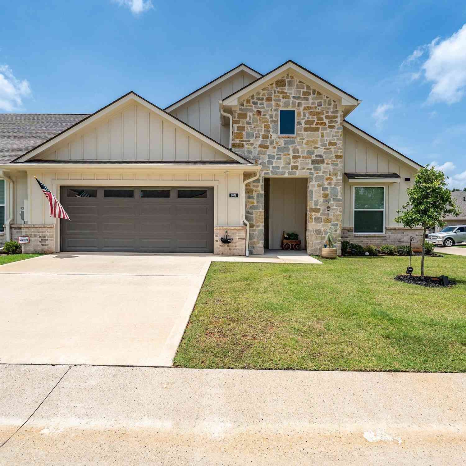 Townhouse For Sale - 6074 Hamilton Meadows Way<br/> Smith County, Tyler, TX 75703