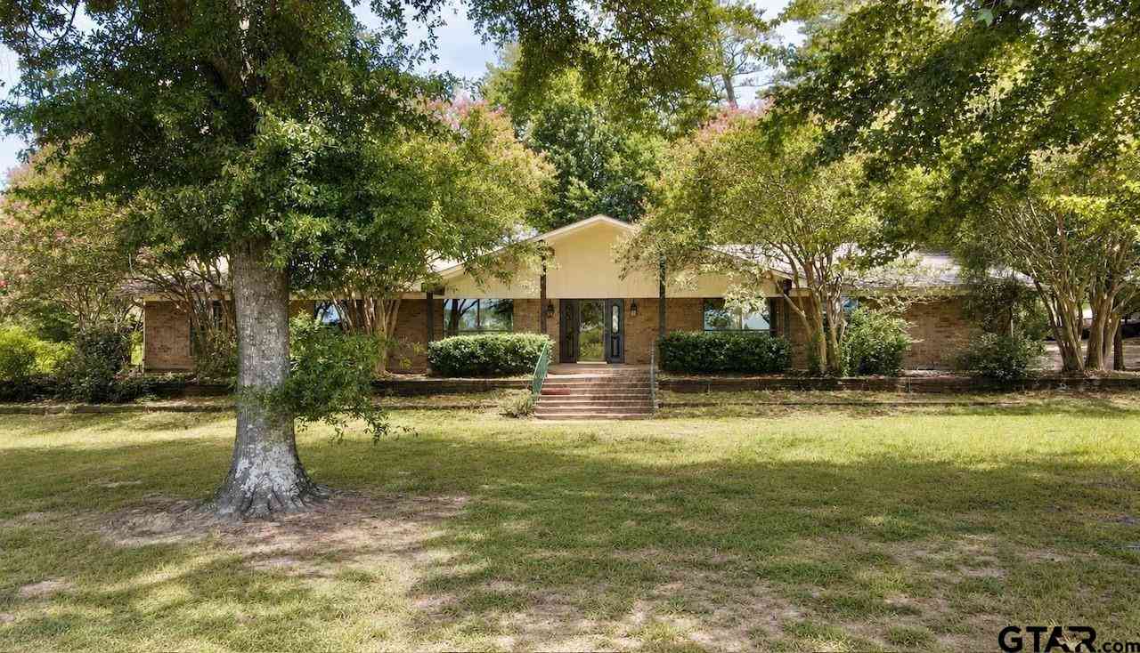 Homes For Sale - 5166 I30 Service Road<br/> Winfield, TX 75493
