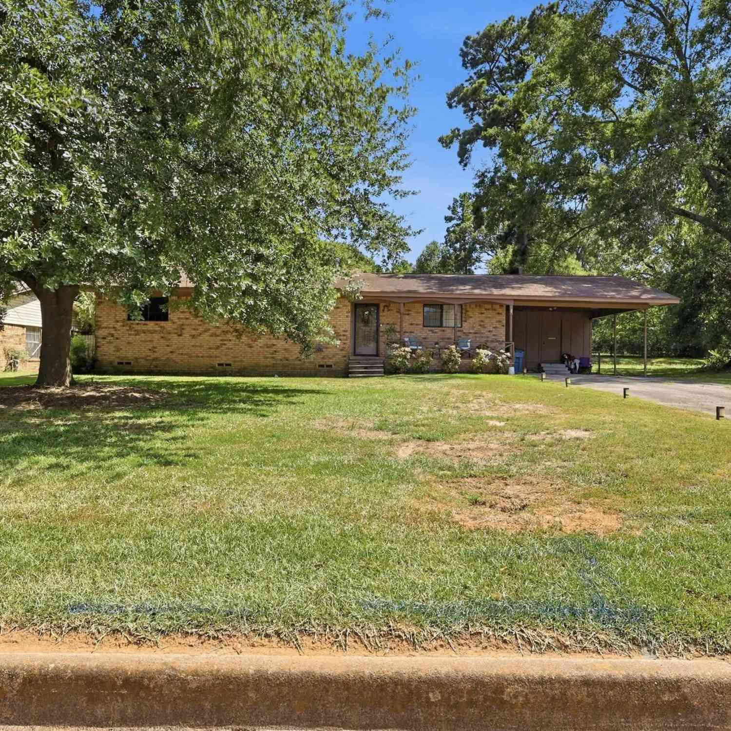 Homes For Sale - 106 Highland Dr<br/> Pittsburg, TX 75686