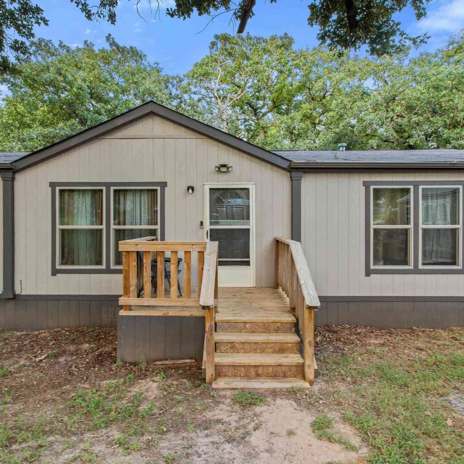 Mobile Home For Sale - 17210 Countrywood<br/> Smith County, Lindale, TX 75771