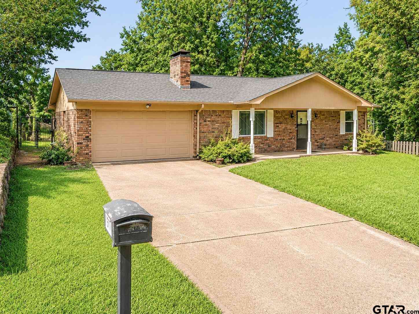 Homes For Sale - 1817 Suanne Drive<br/> Tyler, TX 75701