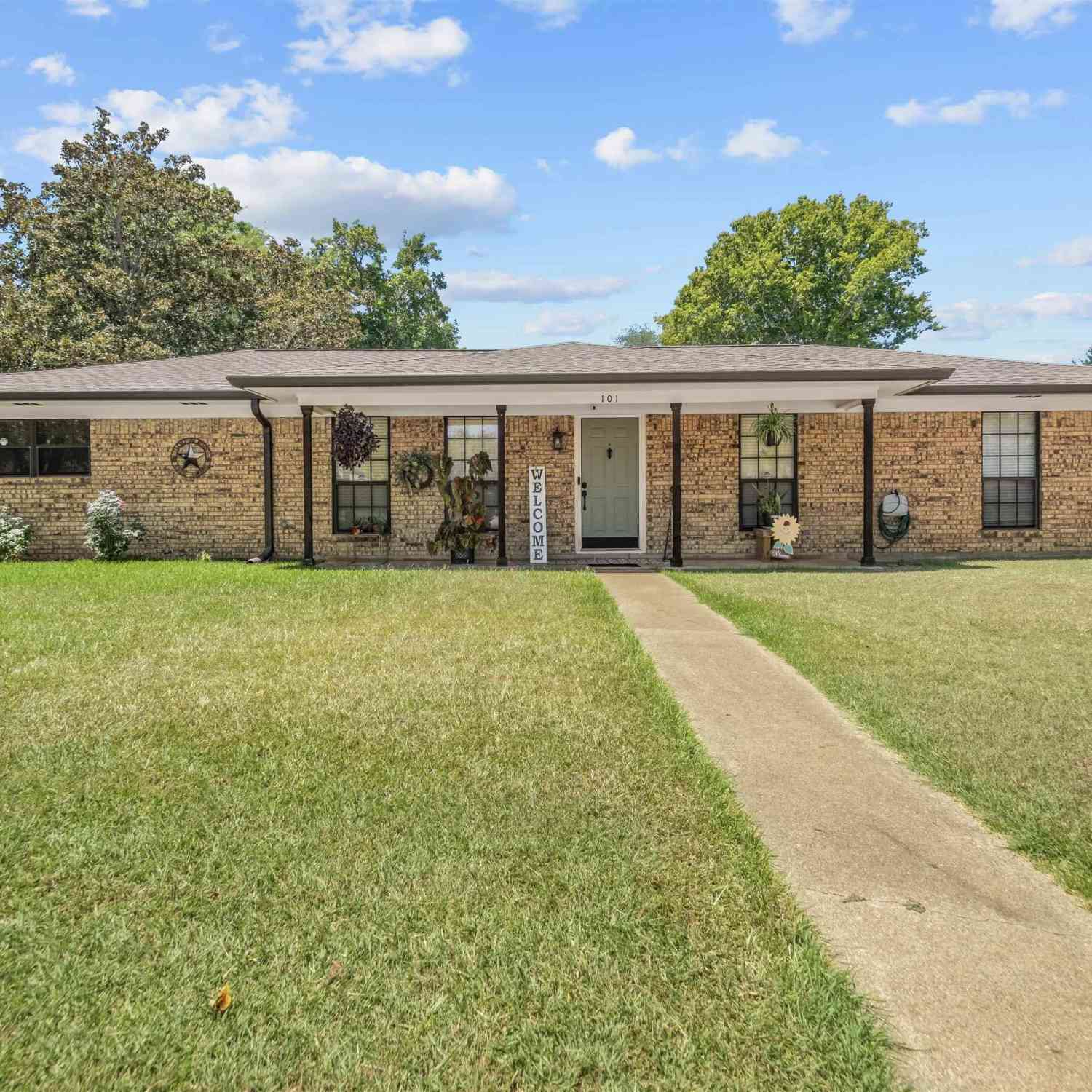 Homes For Sale - 101 Juniper Dr<br/> Anderson County, Palestine, TX 75803