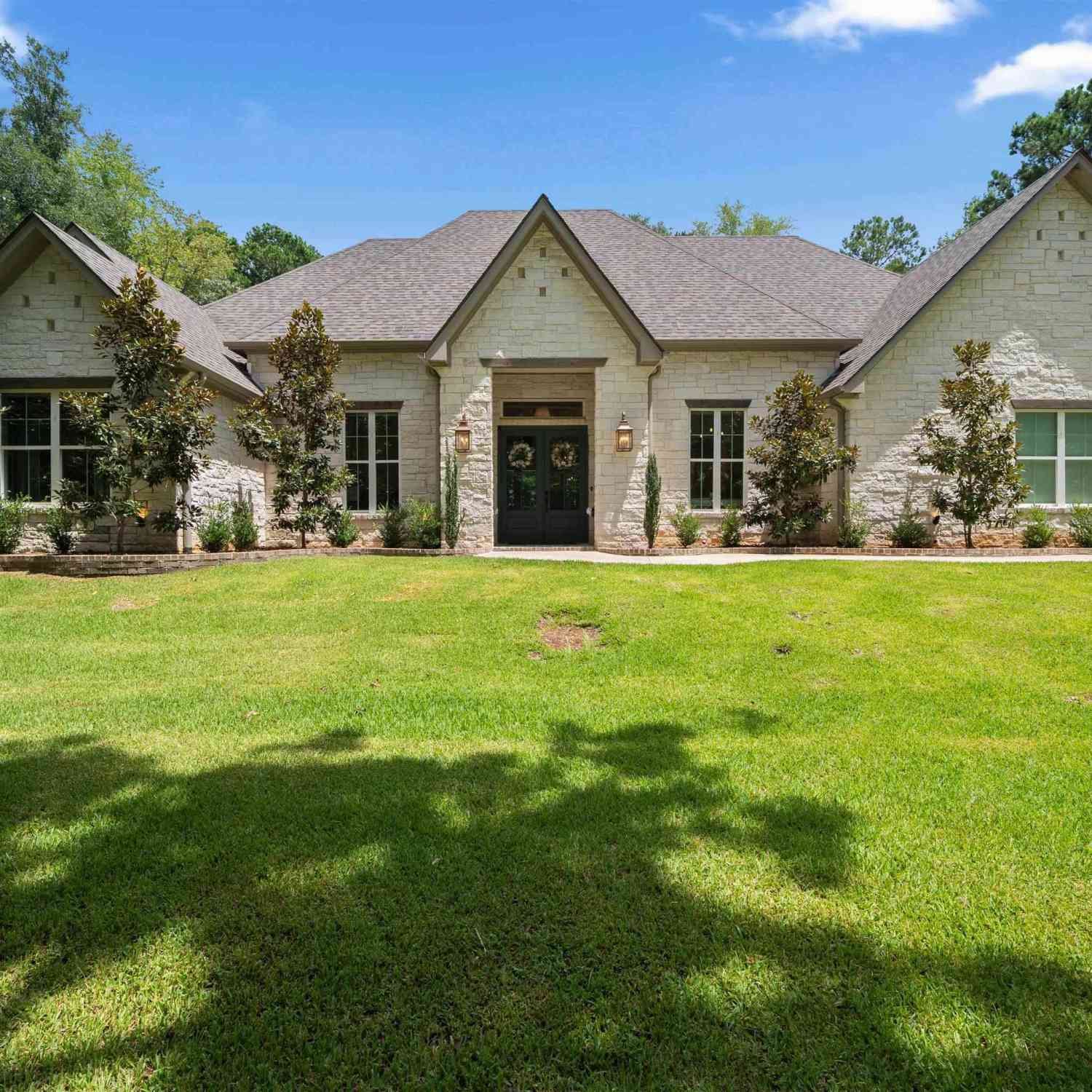 Homes For Sale - 15373 Lakeside Dr<br/> Tyler, TX 75707