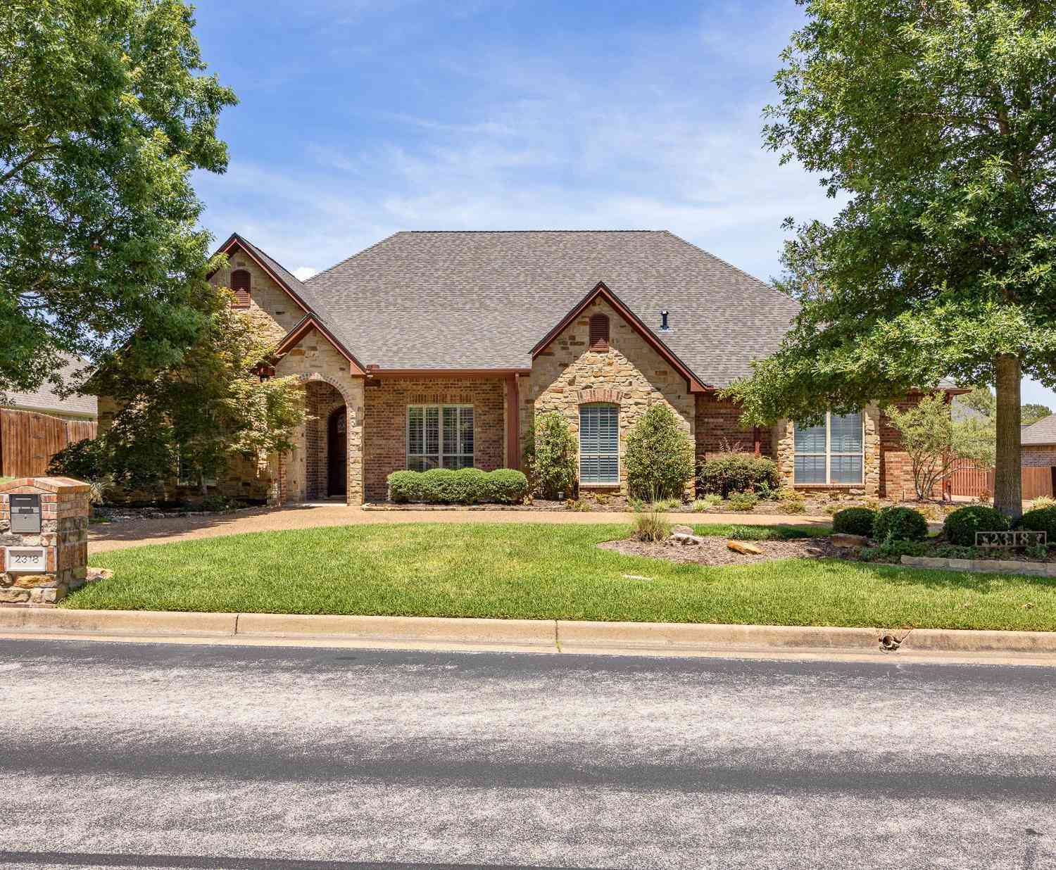 Homes For Sale - 2318 Kingsmill Cir<br/> Tyler, TX 75703