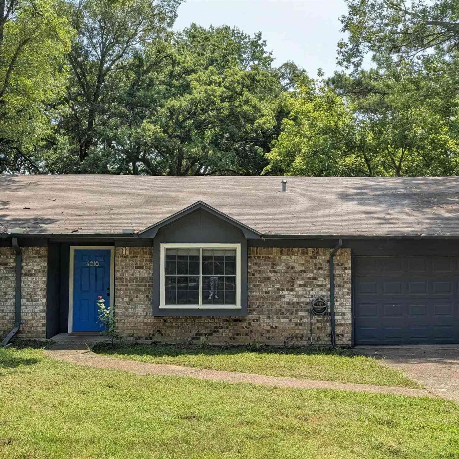 Homes For Sale - 4616 Commanche Trail<br/> Tyler, TX 75707