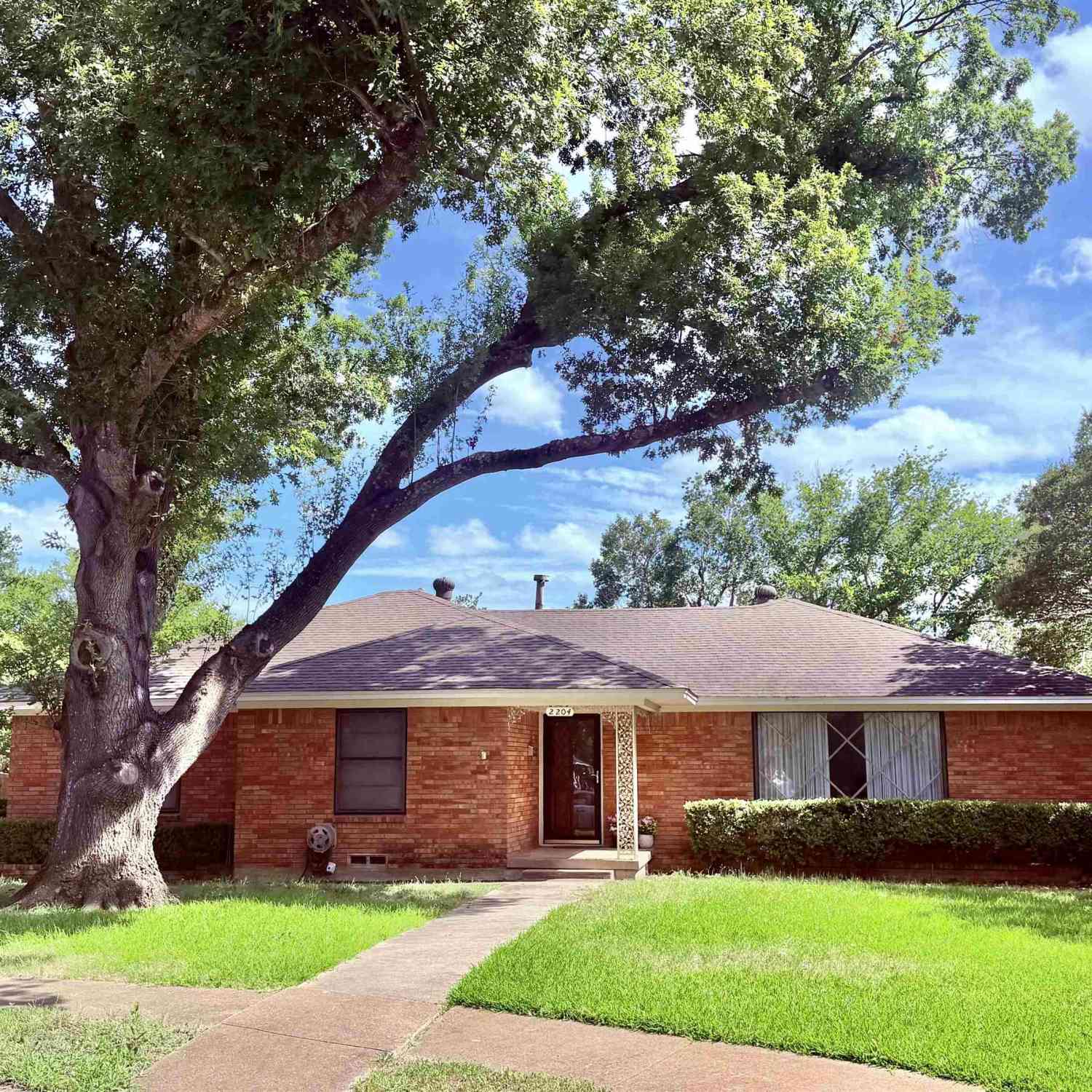 Homes For Sale - 2204 Newgate Dr<br/> Garland, TX 75040