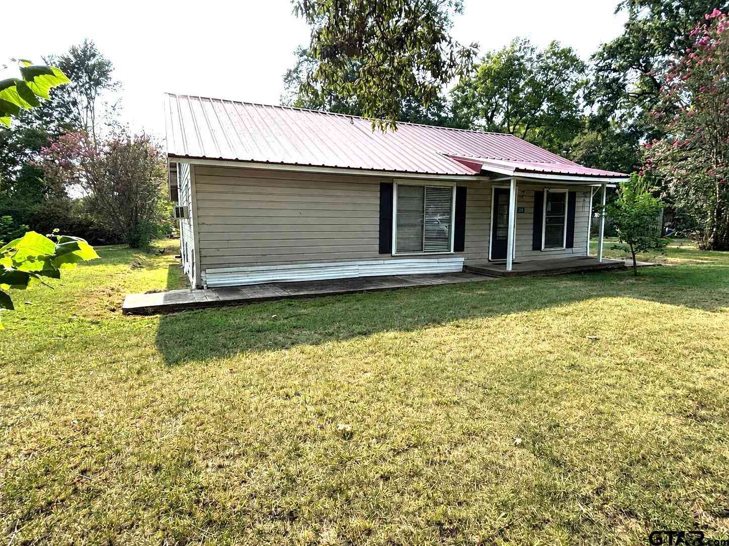 Homes For Sale - 215 Cleveland<br/> Winfield, TX 75493