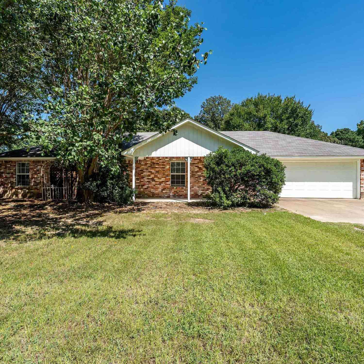 Homes For Sale - 19393 County Road 2176<br/> Whitehouse, TX 75791