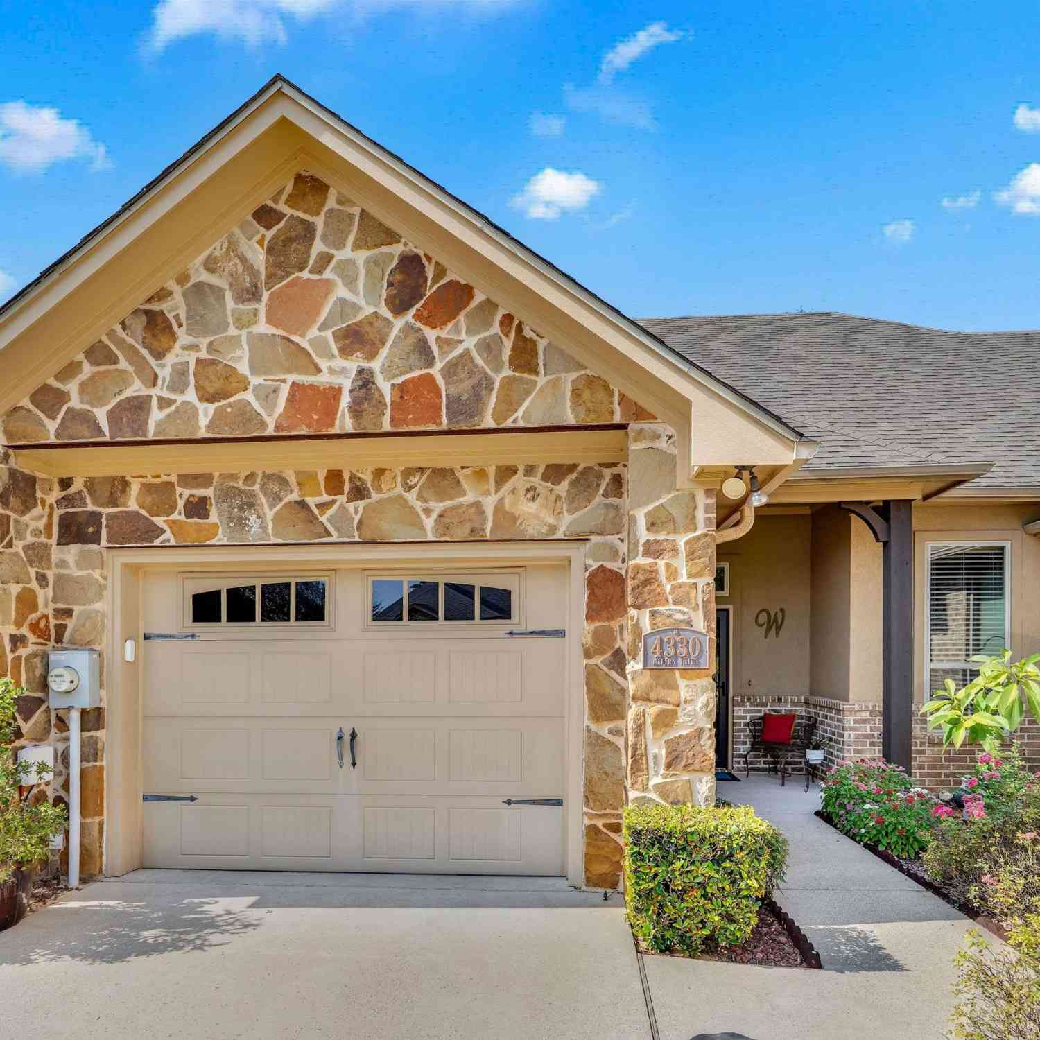 Townhouse For Sale - 4330 Madera Dr<br/> Smith County, Tyler, TX 75707