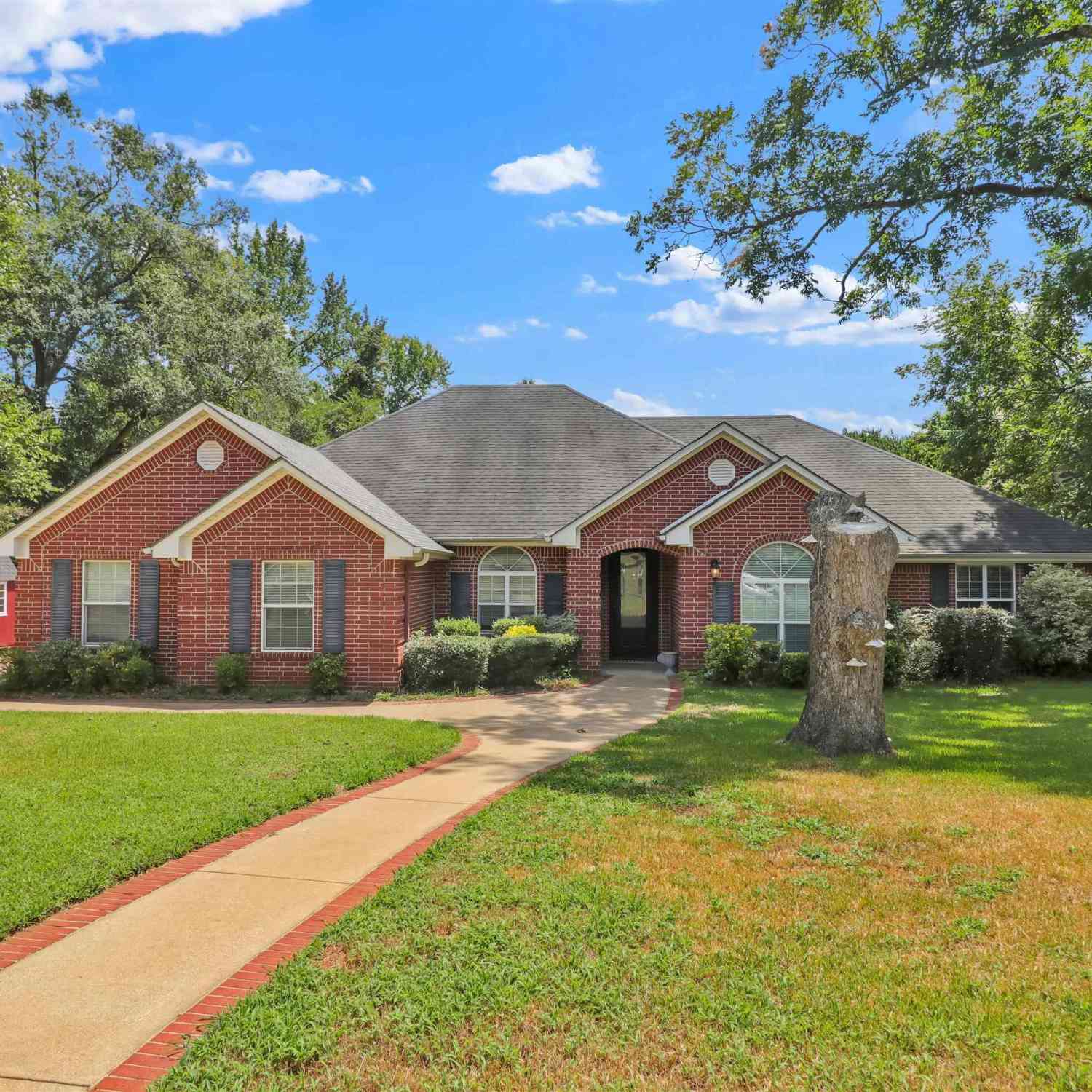 Homes For Sale - 516 E Fifth St<br/> Cherokee County, Rusk, TX 75785