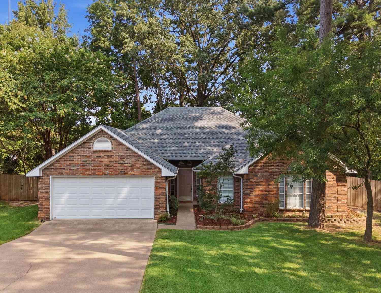 Homes For Sale - 2925 Rockbridge Rd.<br/> Smith County, Tyler, TX 75701