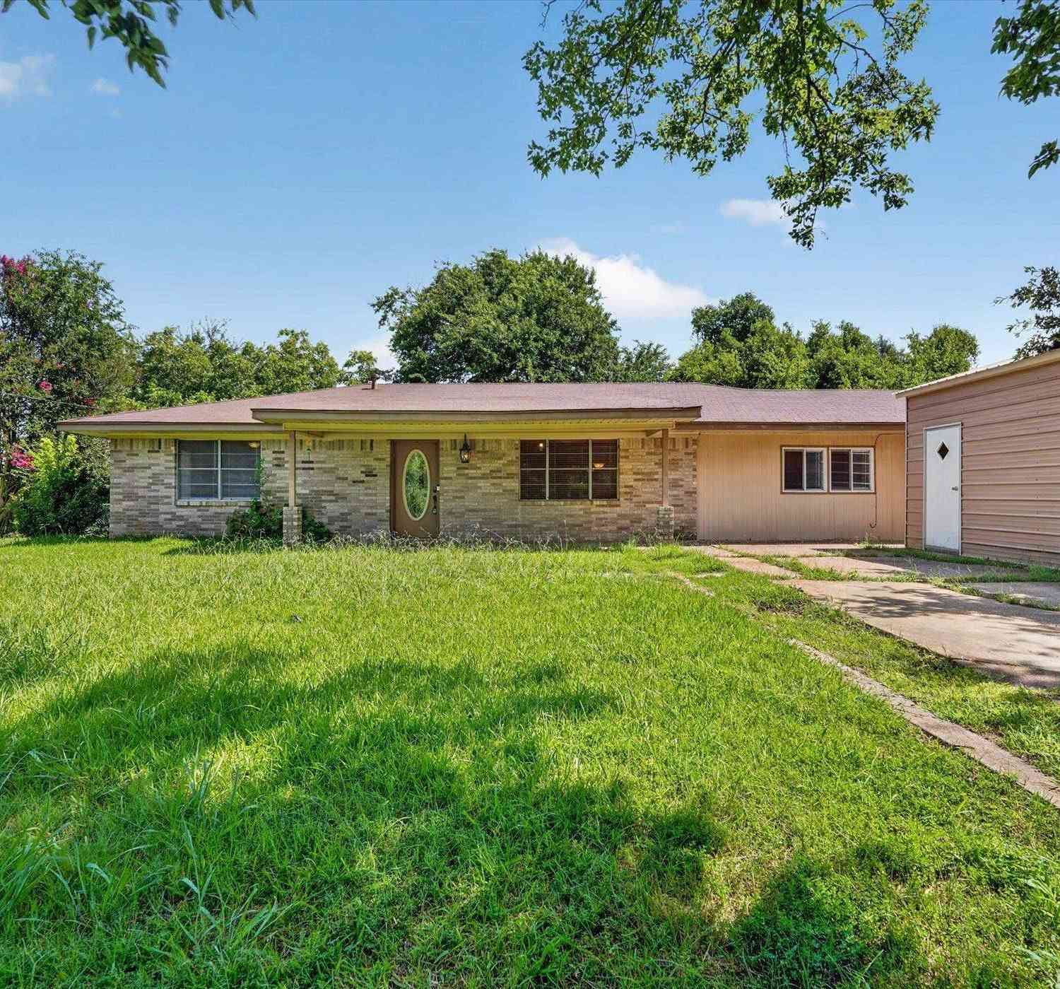 Homes For Sale - 387 Avenue D<br/> Point, TX 75472