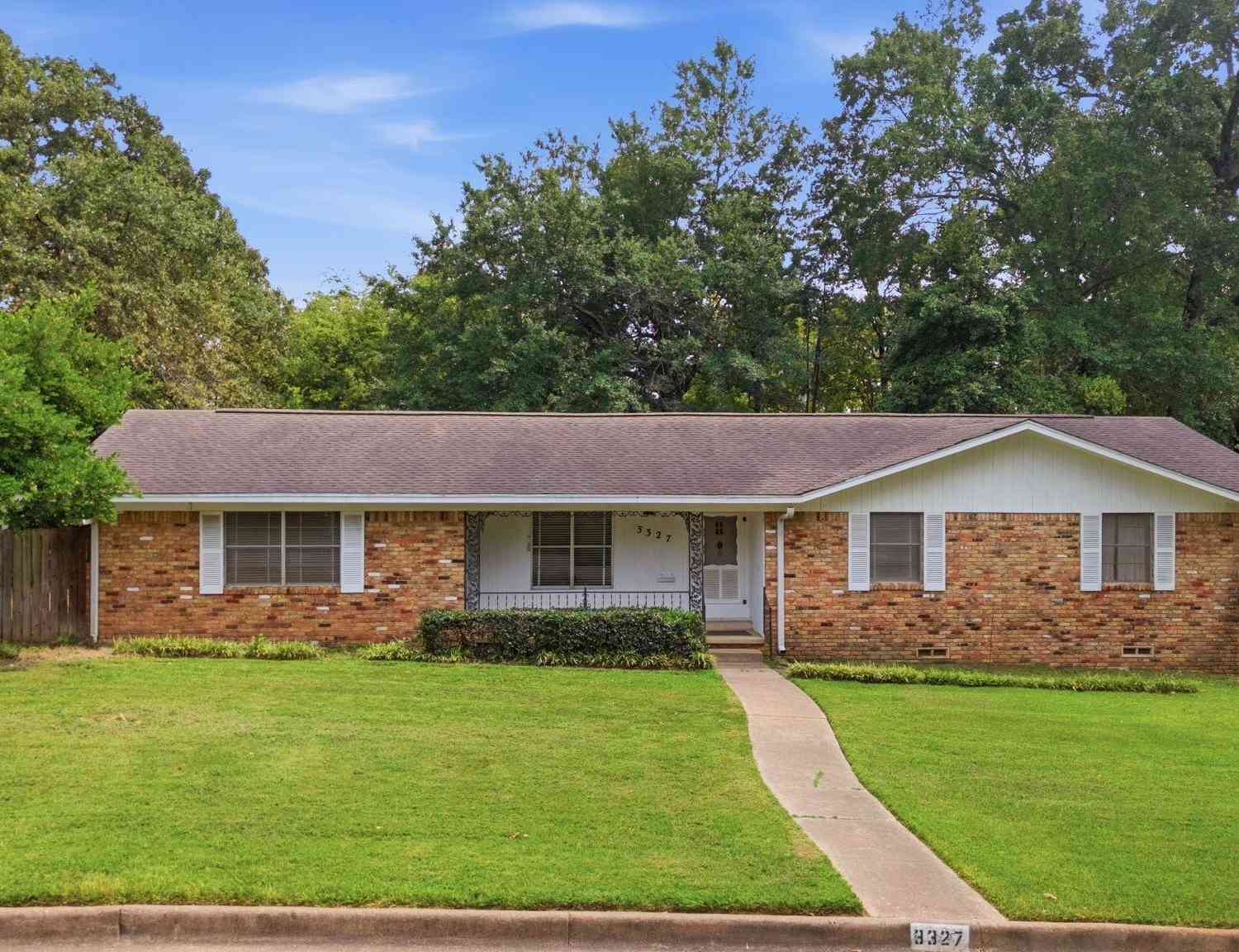 Homes For Sale - 3327 Craftdale Dr<br/> Smith County, Tyler, TX 75701