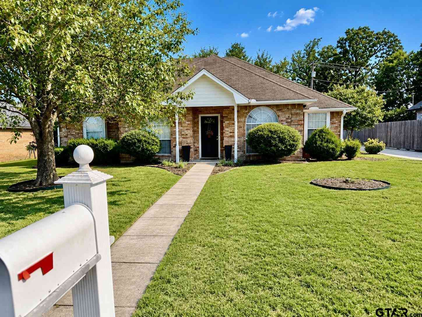 Homes For Sale - 3910 Castlegate<br/> Lamar County, Paris, TX 75462