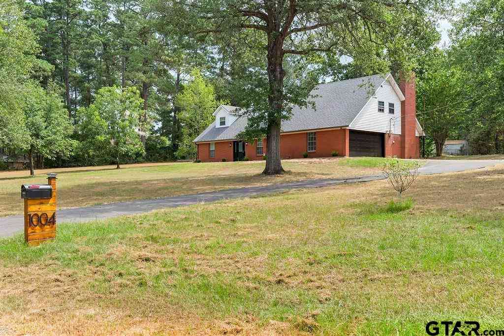Homes For Sale - 1004 Sunset<br/> Daingerfield, TX 75638