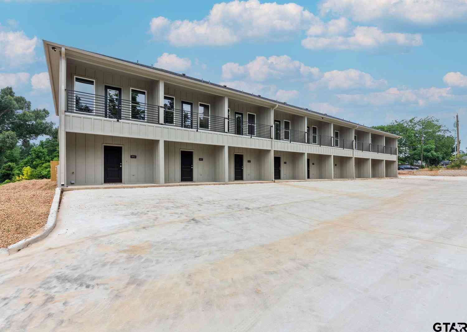 Townhouse For Sale - 527 N College St #3<br/> Smith County, Lindale, TX 75771