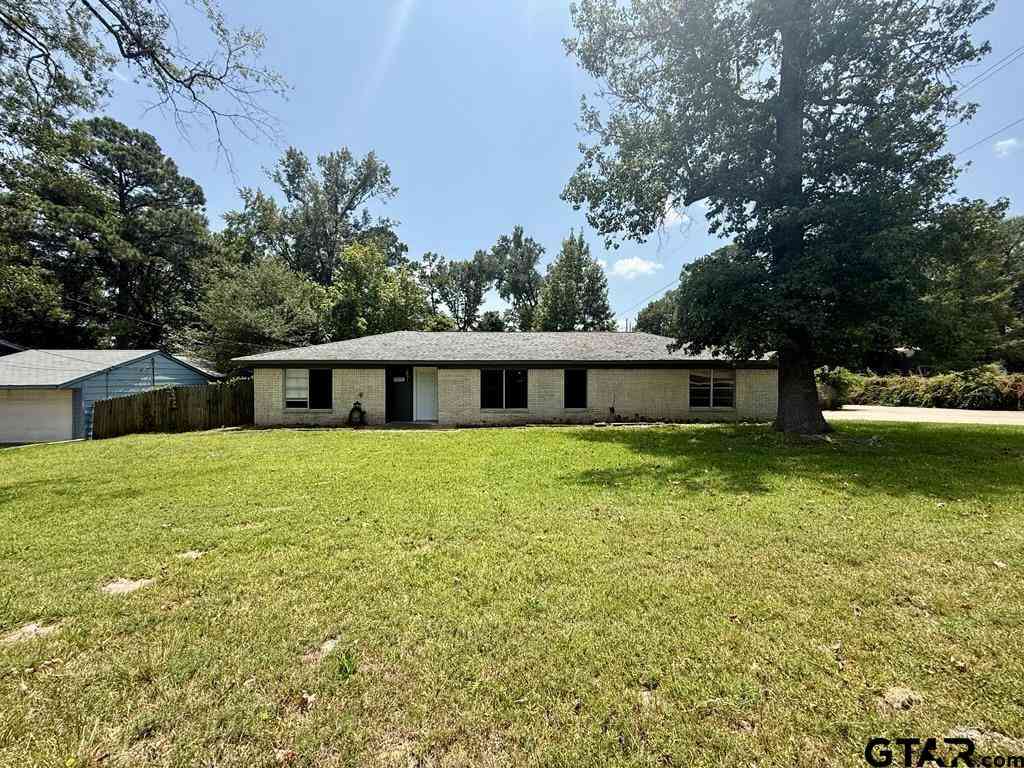 Homes For Sale - 7618 Brookhollow Dr<br/> Tyler, TX 75707