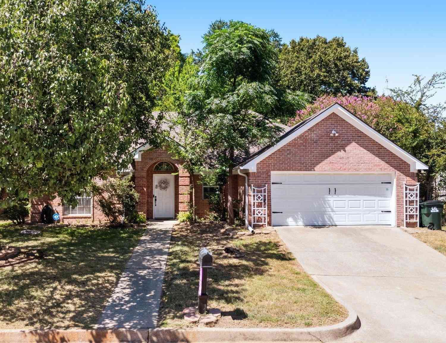 Homes For Sale - 11344 Santa Fe Tr.<br/> Smith County, Tyler, TX 75703