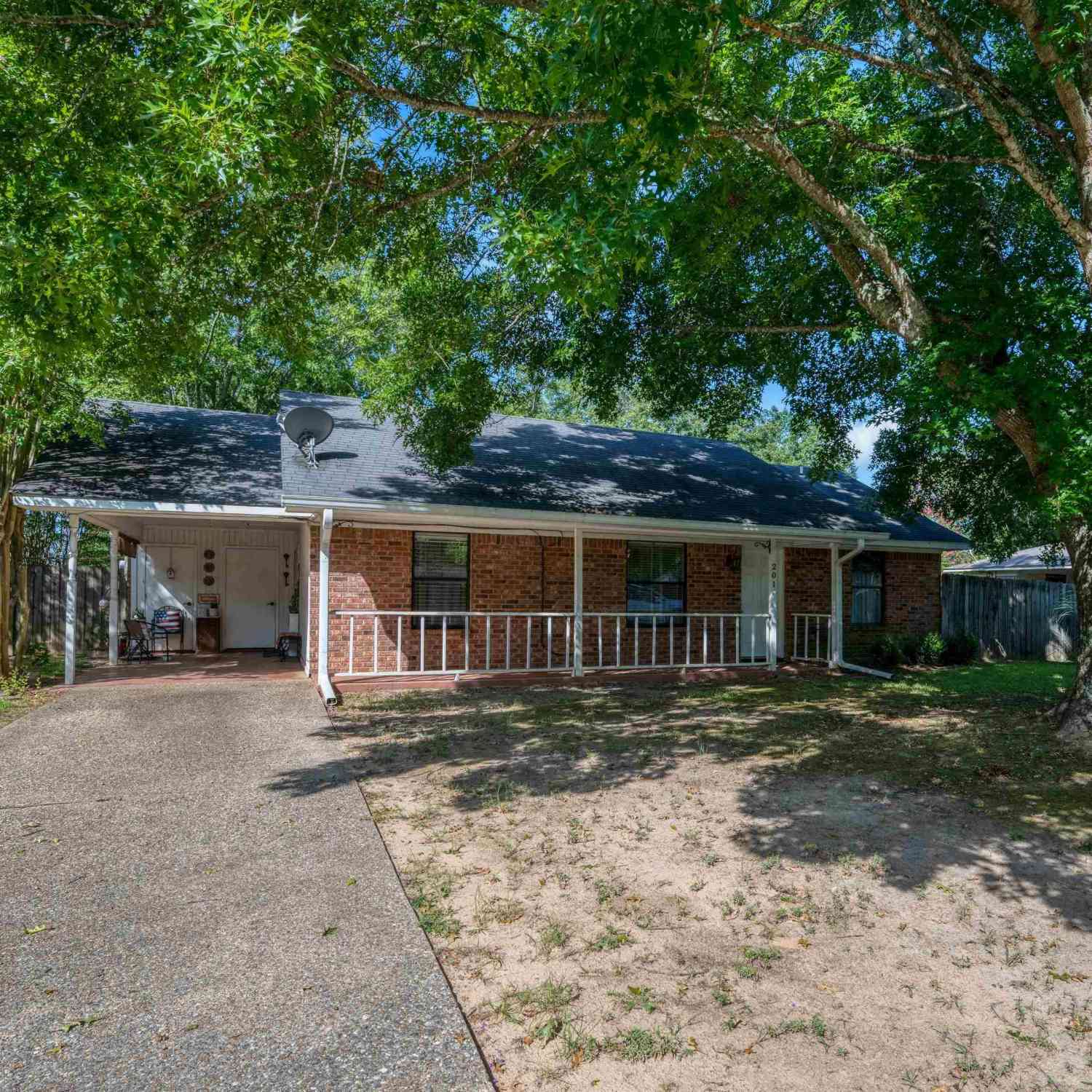 Homes For Sale - 201 Bateman<br/> Smith County, Bullard, TX 75757